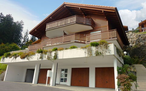 Berg-Seeblick: Ciel, Plante, Nuage, Bâtiment, Propriété, Fenêtre, Maison, Porte, Architecture, Arbre