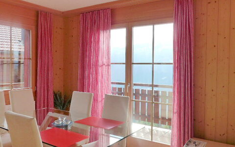 Berg-Seeblick: Propriété, Table, Meubles, Fenêtre, Bâtiment, Bois, Blind Fenêtre, Textile, Rideau