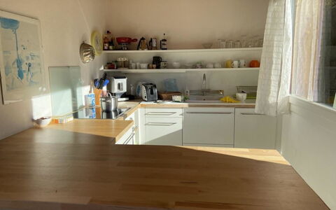 Chalet Weitblick: Cabinetry, Meubles, Comptoir, Bâtiment, Table, Bois, Cuisine, Design Intérieur, Sol, Sol