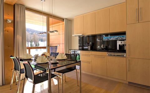 Chesa Lej: Comptoir, Meubles, Cabinetry, Cuisine, Chaise, Bois, Design Intérieur, Canapé, Appareil De Cuisine, Sol