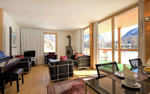 Chesa Lej: Cadre, Meubles, Table, Plante D'Appartement, Design Intérieur, Salon, Sol, Chaise, Bois
