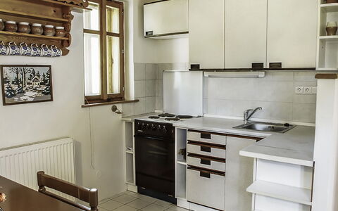 Sedmidomí: Cabinetry, Propriété, Comptoir, Bâtiment, Evier, Évier, Cuisinière, Appareil De Cuisine, Cooktop, Gaz Poele