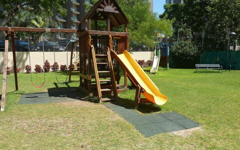 Playamar: Plante, La Nature, Arbre, Ombre, Herbe, Chute, Bâtiment, Loisir, Toboggan, Terrain De Jeux