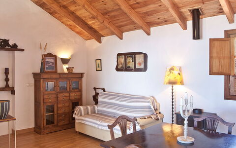 De Aitana: Cadre, Meubles, Propriété, Bâtiment, Table, Bois, Confort, Éclairage, Salon, Design Intérieur