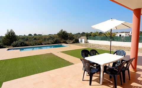 Villa Malva Ii: Ciel, Meubles, Table, Bâtiment, Chaise, Plante, Ombre, Arbre, Mobilier De Jardin, Piscine