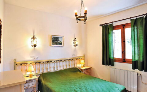 Flova: Propriété, Meubles, Vert, Bâtiment, Bleu Azur, Confort, Bois, Fenêtre, Design Intérieur, Architecture