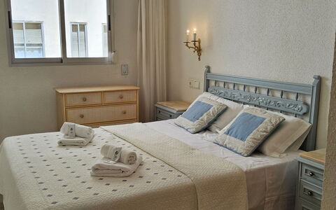 Marysol: Meubles, Propriété, Cabinetry, Fenêtre, Bâtiment, Bleu Azur, Confort, Textile, Tiroir