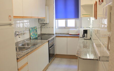 Marysol: Propriété, Pièce, Cuisine, Cabinetry, Meubles, Bâtiment, Comptoir, Design Intérieur, Sol, Architecture