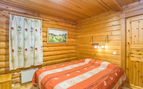 Kaukonraitti 4 C 2: Bois, Plafond, Domicile, Tache De Bois, Cabane En Rondins, Dur, Chambre, Lit, Chalet, Cadre De Lit