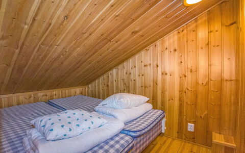Kaukonraitti 4 C 2: Bois, Design Intérieur, Chambre, Plafond, Sol, Lit, Domicile, Literie, Pièce, Dur