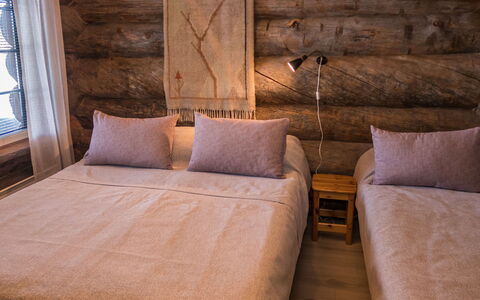 Harjula: Chambre, Bois, Lit, Drap De Lit, Literie, Meubles, Sol, Sol, Linge, Cadre De Lit