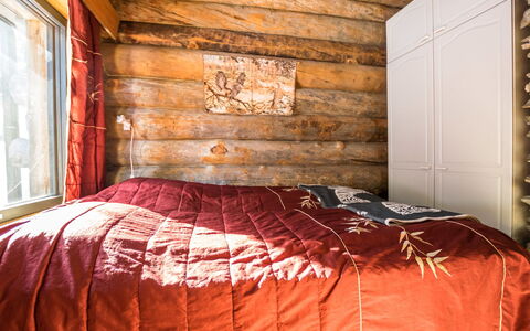 Mustalampi 2 Kurkiaura: Bois, Chambre, Design Intérieur, Sol, Drap De Lit, Sol, Pièce, Linge, Lit, Literie