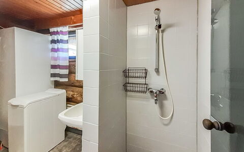 Mustalampi 2 Kurkiaura: Salle De Bains, Sol, Luminaire Plomberie, Mur, Sol, Siège De Toilette, Design Intérieur, Bois, Toilette, Lavabo