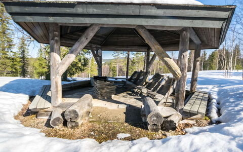 Mustalampi 5 Satakieli: Bois, L'Hiver, Belvédère, Neige, Gelé, Structure En Plein Air, Pavillon, Ombre, Lumber, Daylighting