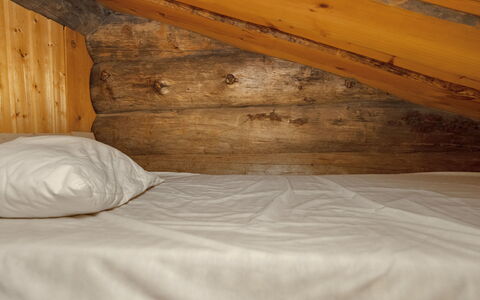 Saarenkainalo: Bois, Chambre, Sol, Sol, Lit, Drap De Lit, Literie, Marron, Dur, Linge