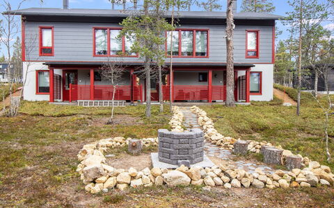 Tuiskukuru B: Domicile, Chalet, Siding, Biens, Cour, Aménagement Paysager, Ferme, Arrière-Cour, Porche