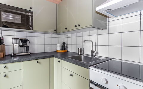 Villa Goskanjavri: Cuisine, Appareil De Cuisine, Cabinetry, Comptoir, Principaux Appliance, Bois, Sol, Design Intérieur, Cuisinière, Evier