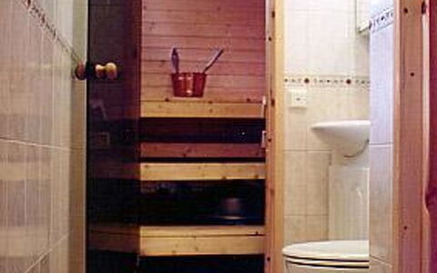 Eteläranta: Sol, Bois, Sol, Luminaire Plomberie, Salle De Bains, Design Intérieur, Toilette, Plomberie, Pièce, Siège De Toilette