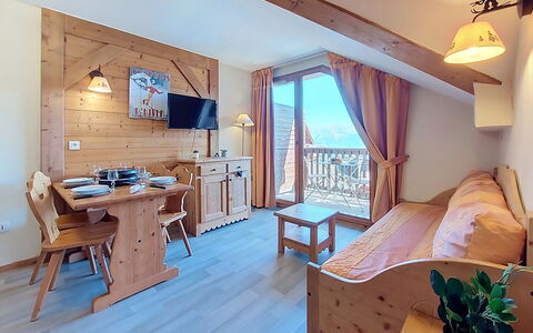 Le Corbier 700: Bois, Meubles, Appartement, Pièce, Plafond, Tache De Bois, Chaise, Dur, Vernis, Lumber