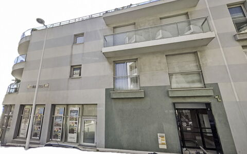Antibes 185: Appartement, Design Urbain, Condominium, Composite, Usage Mixte, Béton, Balcon, Véhicule De Luxe, Mid-Taille Car, Parking