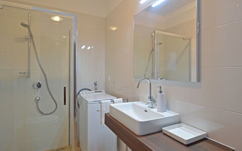 Lupetina: Robinet, Miroir, Luminaire Plomberie, Évier, Propriété, Lavabo, Salle De Bains, Design Intérieur