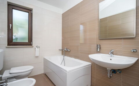 Dorijano: Miroir, Robinet, Luminaire Plomberie, Évier, Lavabo, Propriété, Photographier, Blanc, Bâtiment, Salle De Bains
