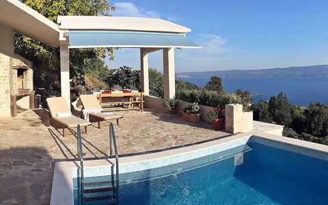 Juraj: L'Eau, Ciel, Bâtiment, Propriété, Bleu, Bleu Azur, Ombre, Piscine, Arbre, Mobilier De Jardin