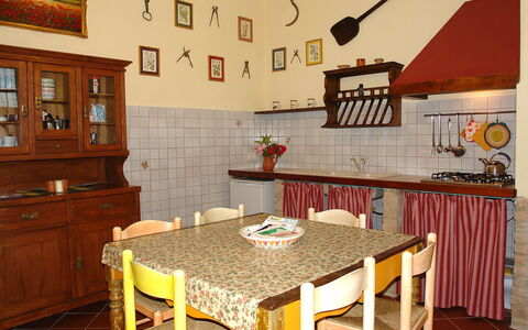 Certaldo 56: Pièce, Propriété, Meubles, Salle À Manger, Table, Bâtiment, Maison, Design Intérieur, Mur, Sol