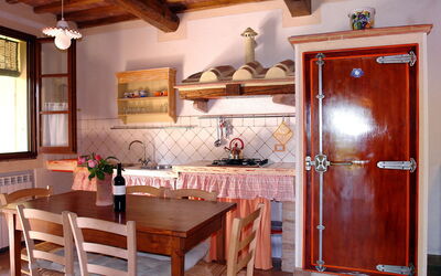Podere la Torre 56.2: Pièce, Meubles, Bâtiment, Propriété, Cabinetry, Cuisine, Design Intérieur, Comptoir, Salle À Manger, Table