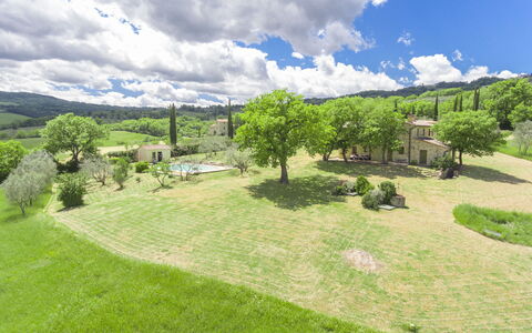 Casa Frati: Nuage, Ciel, Plante, Vert, Paysage Naturel, Arbre, Lot Terre, Prairie, Arbuste, Plaine