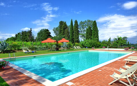 Villa Lorenza: Piscine, Propriété, Immobilier, Loisir, Maison, Vacances, Bâtiment, Recours, Biens, Ciel