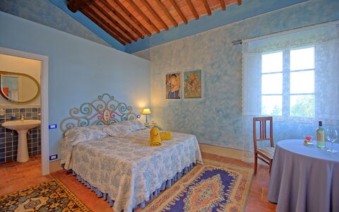 Villa Lorenza: Chambre, Pièce, Lit, Meubles, Propriété, Drap De Lit, Design Intérieur, Plafond, Mur, Bâtiment