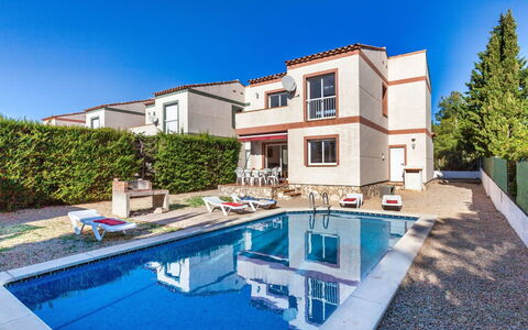Villa Santa Marta Iv: Ciel, L'Eau, Propriété, Bâtiment, Piscine, Fenêtre, Plante, Bleu Azur, Plan D'Eau, Architecture