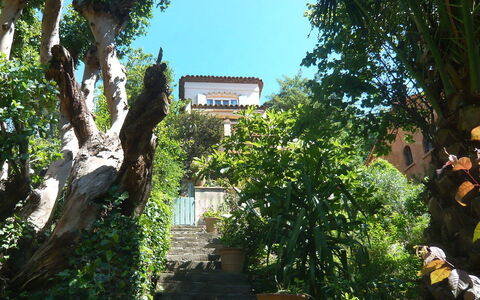 L'Oustalounet: Végétation, Arbre, Botanique, Architecture, Bâtiment, Tourisme, Plante, Maison, Temple, Vacances