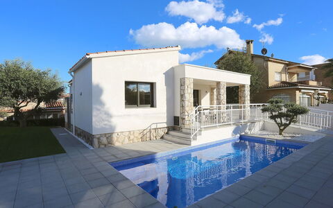 Gunella: Propriété, Maison, Bâtiment, Domicile, Architecture, Immobilier, Zone Résidentielle, Villa, Piscine, Façade