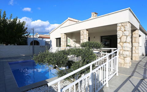 Gunella: Propriété, Maison, Bâtiment, Domicile, Immobilier, Zone Résidentielle, Villa, Architecture, Chalet, Ciel