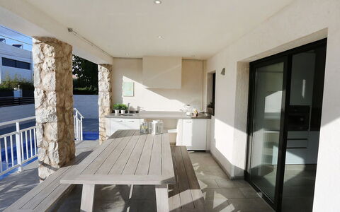 Gunella: Propriété, Bâtiment, Maison, Pièce, Design Intérieur, Meubles, Sol, Architecture, Table, Immobilier