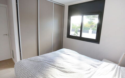 Gunella: Chambre, Pièce, Propriété, Lit, Meubles, Sol, Matelas, Drap De Lit, Cadre De Lit, Plafond