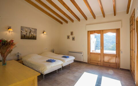 Casa Salvador: Pièce, Propriété, Chambre, Meubles, Lit, Bâtiment, Plafond, Design Intérieur, Mur, Drap De Lit