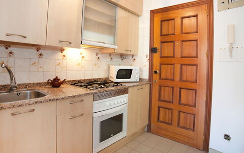 Aguamarina: Cabinetry, Comptoir, Bâtiment, Appareil De Cuisine, Évier, Cuisinière, Cuisine, Bois, Électroménager, Design Intérieur