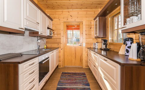 Lokinsiipi: Cuisine, Bois, Comptoir, Cabinetry, Principaux Appliance, Sol, Appareil De Cuisine, Design Intérieur, Plafond, Domicile