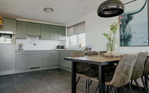 Kraaijennest: Meubles, Sol, Design Intérieur, Bois, Plafond, Sol, Comptoir, Luminaire, Cabinetry, Cuisine