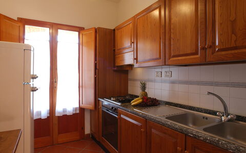La Valle: Comptoir, Pièce, Cabinetry, Meubles, Propriété, Cuisine, Bâtiment, Principaux Appliance, Évier, Design Intérieur