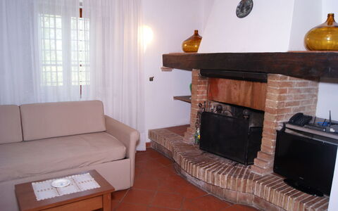 La Valle: Pièce, Propriété, Meubles, Foyer, Sol, Cheminée, Salon, Bâtiment, Design Intérieur, Maison