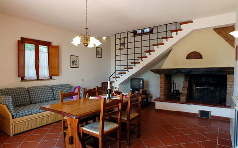 La Valle: Propriété, Pièce, Bâtiment, Maison, Plafond, Design Intérieur, Sol, Meubles, Immobilier, Parquet