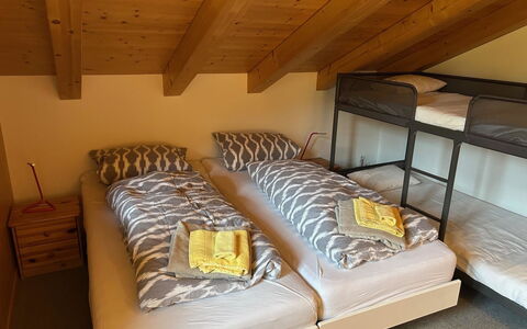 Am Gilsbach: Chambre, Meubles, Design Intérieur, Lit, Sol, Literie, Drap De Lit, Cadre De Lit, Linge, Oreiller