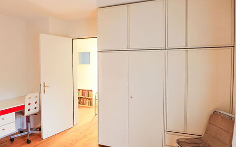 Chesa Vuorcha: Meubles, Cabinetry, Bâtiment, Confort, Bois, Sol, Design Intérieur, Sol, Porte