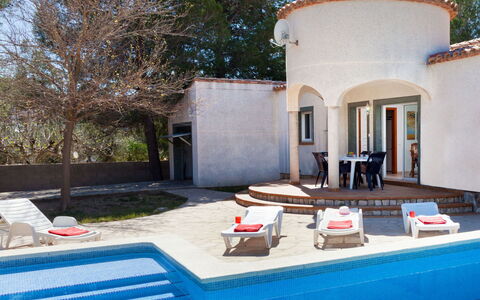 Villa Sant Jordi: Plante, Propriété, Ciel, Arbre, Ombre, Mobilier De Jardin, Zone Résidentielle, Immobilier, Loisir, Toit
