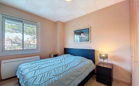 Saint Sordelin: Lit, Chambre, Design Intérieur, Drap De Lit, Mur, Literie, Meubles, Sol, Pièce, Bois
