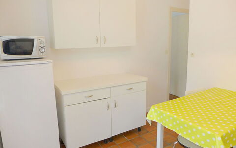 Pasteur: Cabinetry, Meubles, Bâtiment, Design Intérieur, Appareil De Cuisine, Chaise, Sol, Maison, Sol